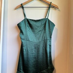 Lulu’s green dress